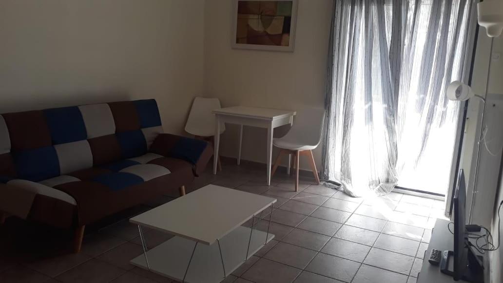Central Apartments Eretria מראה חיצוני תמונה